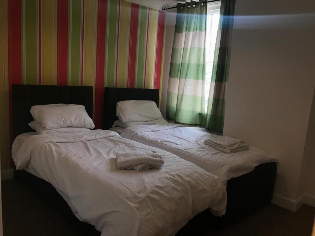 Entire Three Bedrooms Flat, 7 Apartment