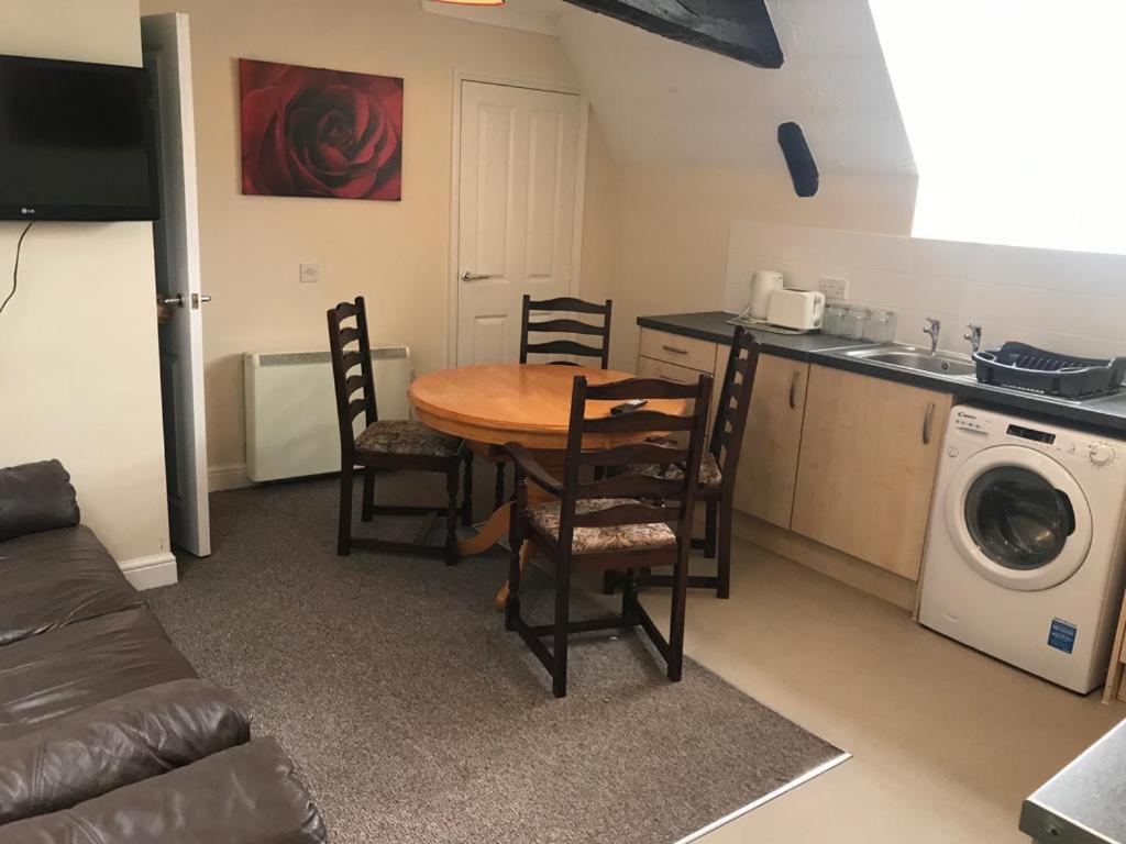 Entire Three Bedrooms Flat, 7 Apartment